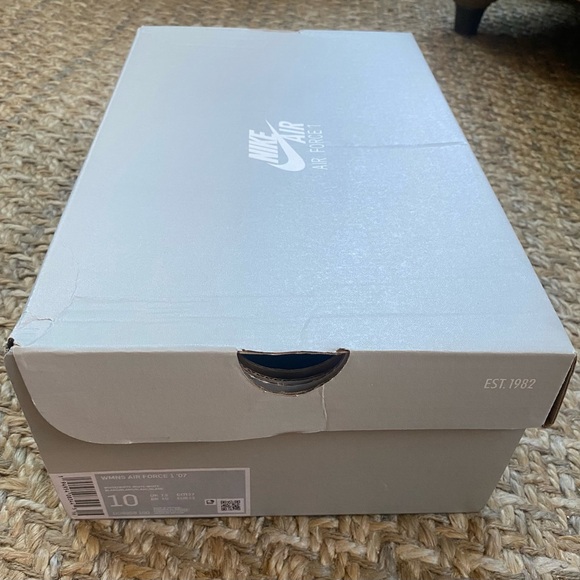 Air force 1 ‘07 size 10 women’s. New, in box. Never been worn. White. - Picture 6 of 7